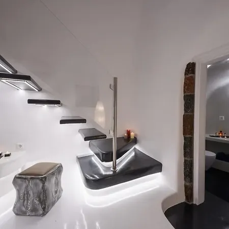 Santorini Traditional Apt With Private Hot Tub Appartement Firá