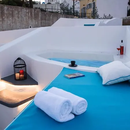Santorini Traditional Apt With Private Hot Tub * Firá