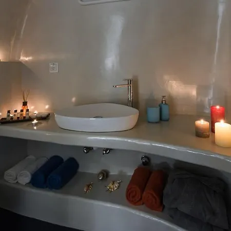 Santorini Traditional Apt With Private Hot Tub Appartement *