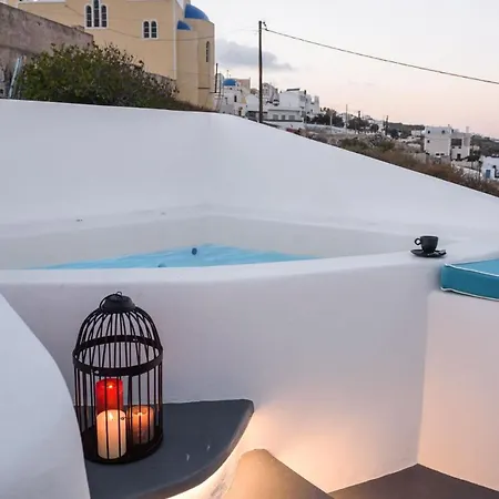 Santorini Traditional Apt With Private Hot Tub Appartement Firá