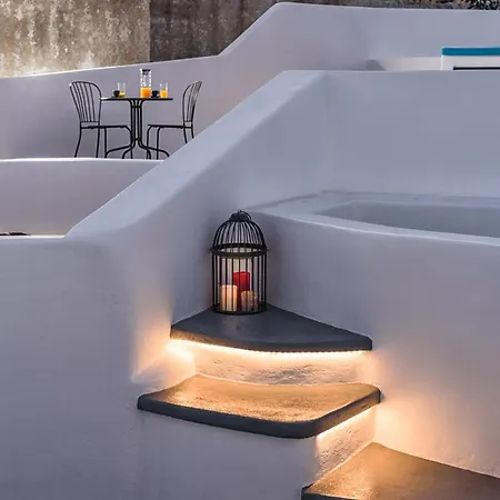 Santorini Traditional Apt With Private Hot Tub * Firá