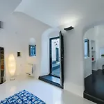 Santorini Traditional Apt With Private Hot Tub Lägenhet *