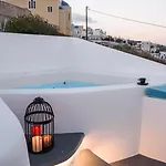 Santorini Traditional Apt With Private Hot Tub Lägenhet Fira (Santorini)