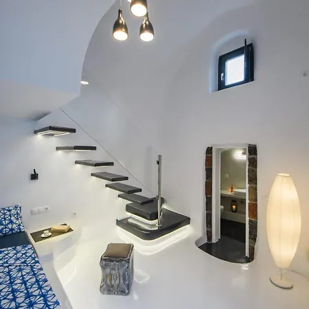 Santorini Traditional Apt With Private Hot Tub