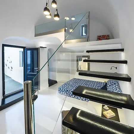 Santorini Traditional Apt With Private Hot Tub *