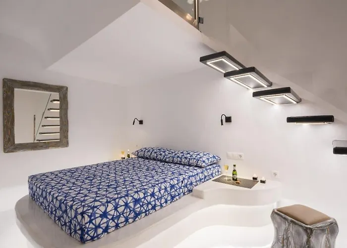 Santorini Traditional Apt With Private Hot Tub