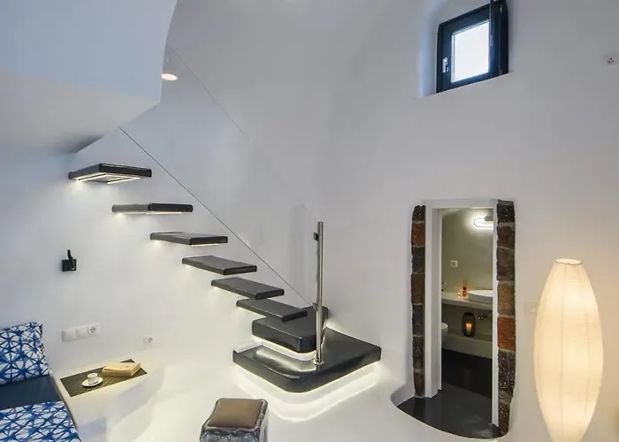 Santorini Traditional Apt With Private Hot Tub
