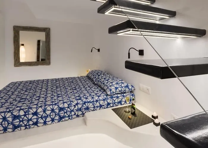 Santorini Traditional Apt With Private Hot Tub Apartamento