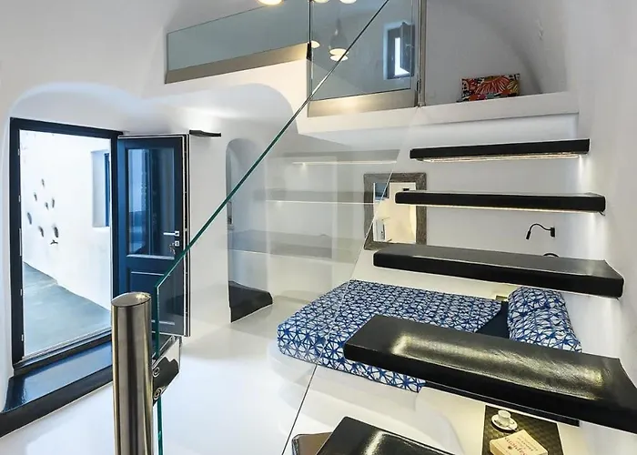 Santorini Traditional Apt With Private Hot Tub *