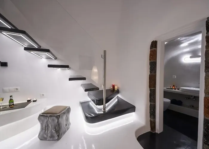 Santorini Traditional Apt With Private Hot Tub Daire Fira (Santorini)